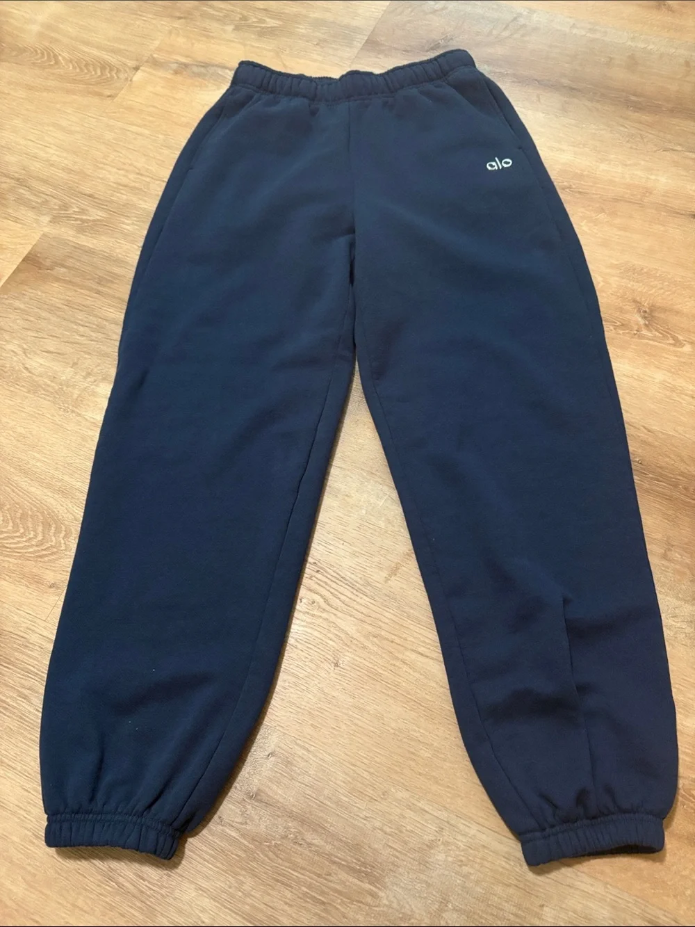 ALO Yoga Accolade Sweatpant Navy Medium $138 Rt